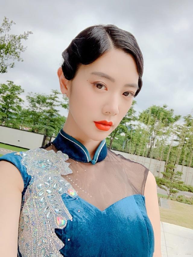 霓虹直播间